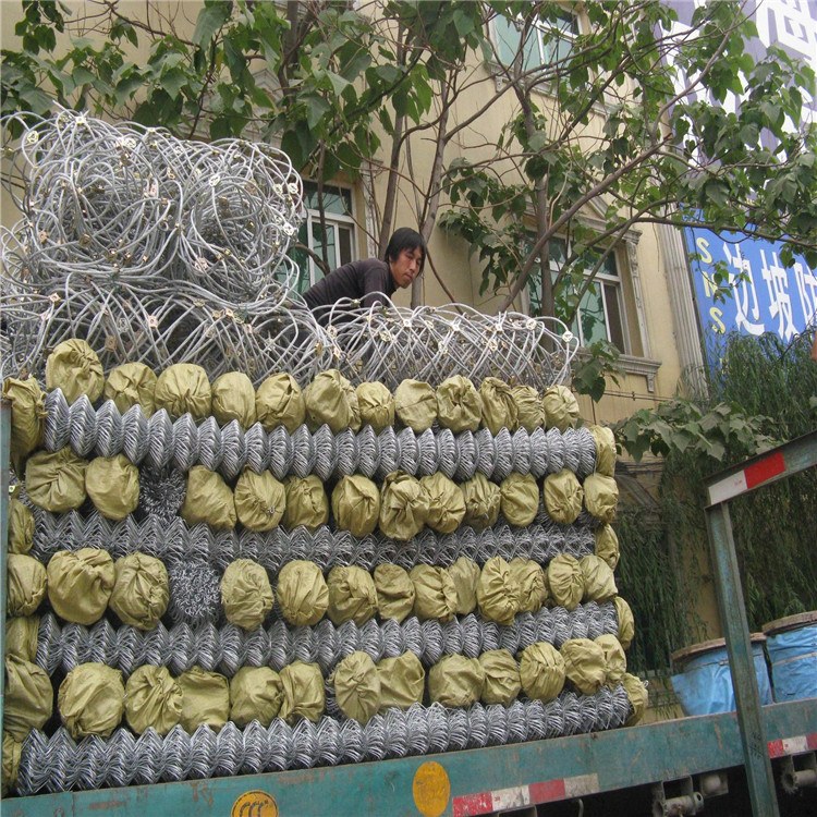 河南湖北曹總的鍍鋅勾花網(wǎng)發(fā)貨